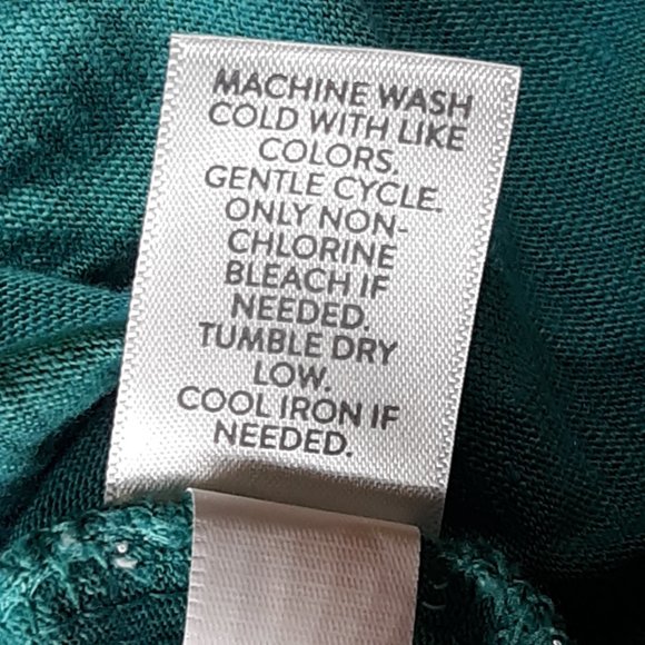 "Flounced-Hem Double V-neck Knit Dress" - Picture 8 of 8